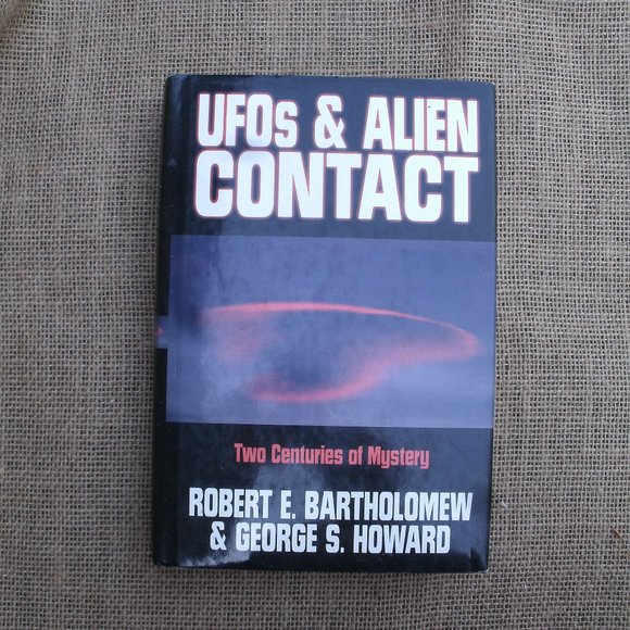 UFOs & Alien Contact: Two Centuries of Mystery book - Picture 1 of 16